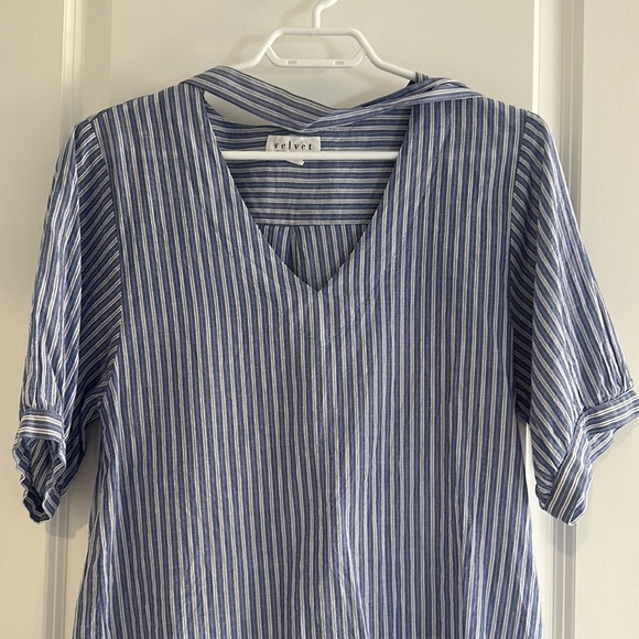 Velvet by Graham & Spencer Blouse - Picture 2 of 2